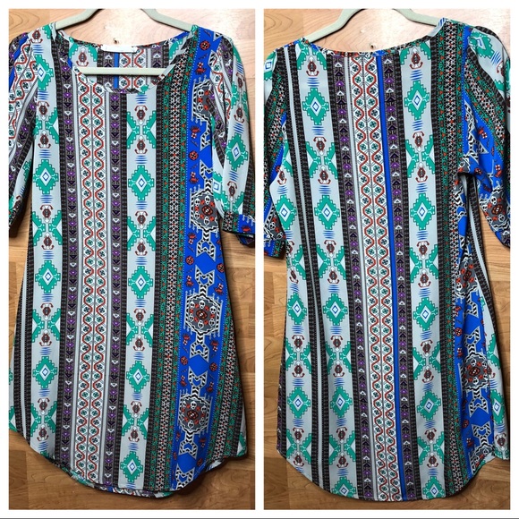 Small Tribal Print Dress with Multicolored designs and short sleeves - Picture 4 of 7